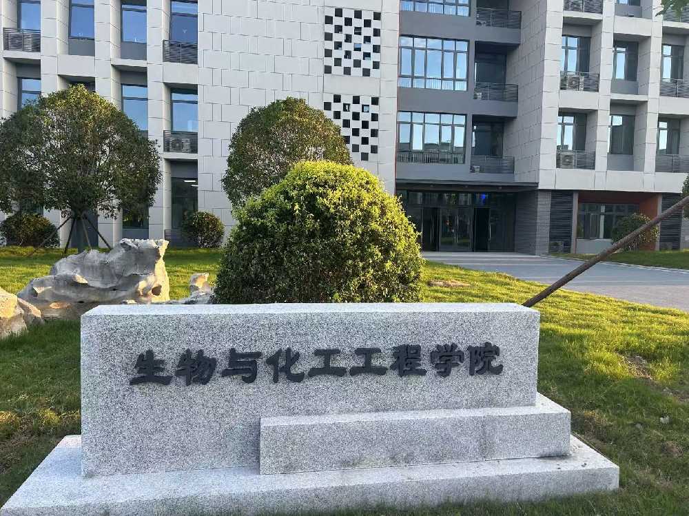 海城区扬州职业大学体育场高杆灯项目